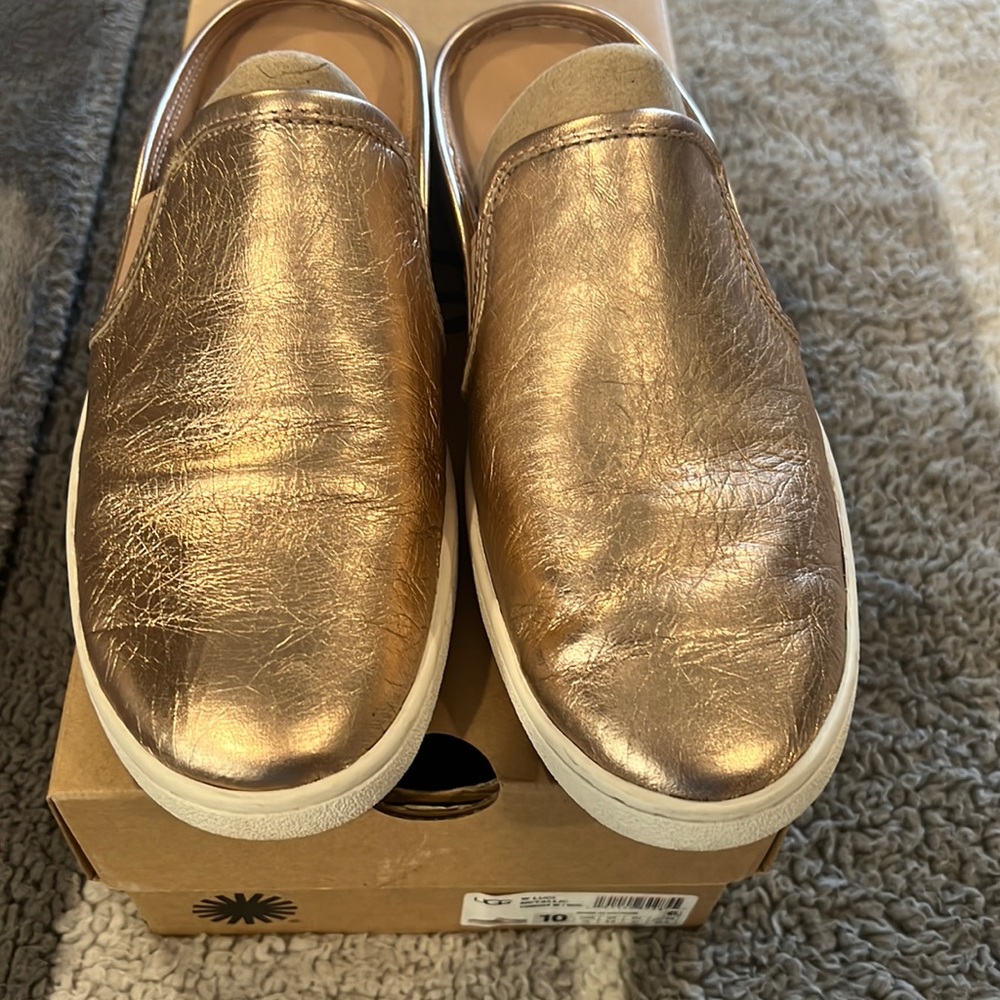 Ugg metallic rose gold slid on shoes size 10